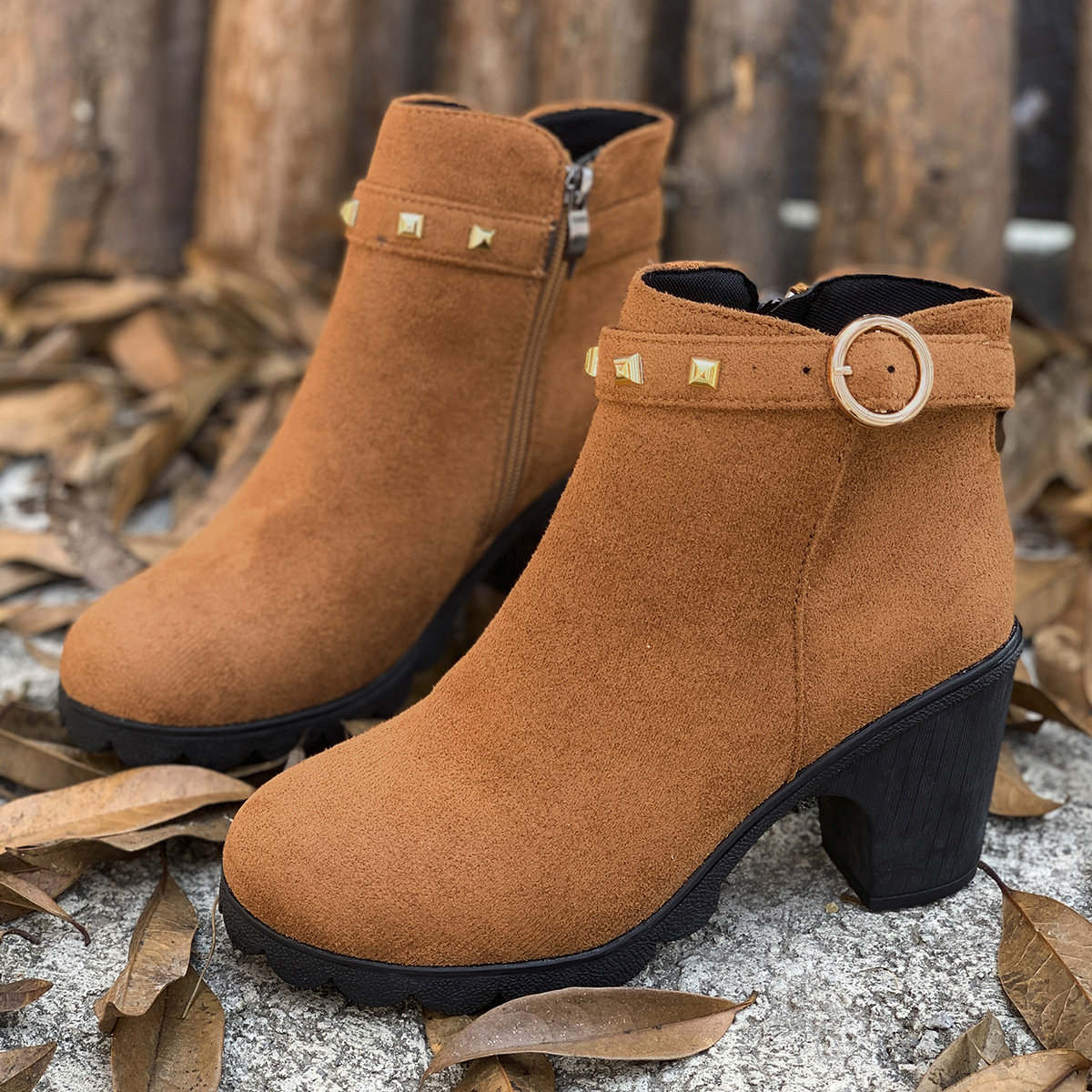 外贸大码铆钉复古马丁靴女秋冬2025新款短筒百搭英伦粗跟马丁靴