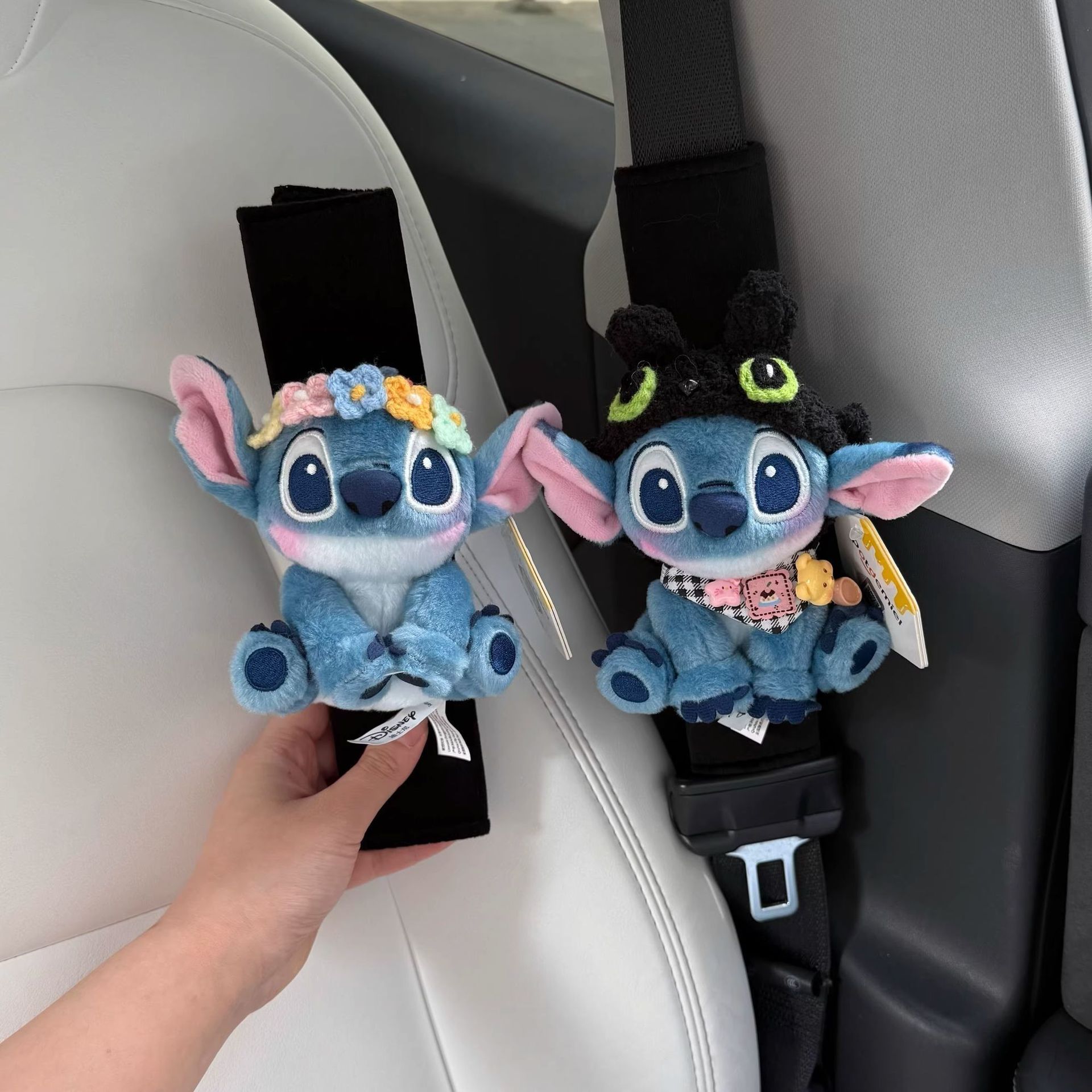 Car Interior Decoration Stitch Cute and Fun Seatbelt Shoulder Pads, Cute Cartoon Anti-Strangle and Anti-Wear Shoulder Straps, Suitable for All Seasons