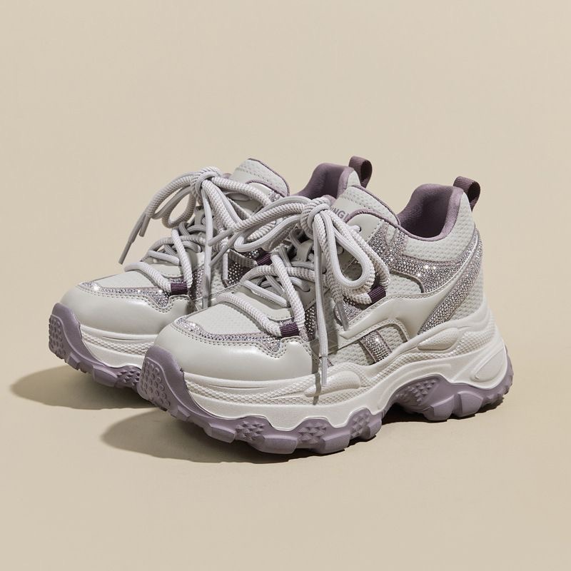 Pequeños zapatos de suela gruesa para mujeres 2026 nueva primavera versátil correr ligera antideslizante zapatillas deportivas pequeñas