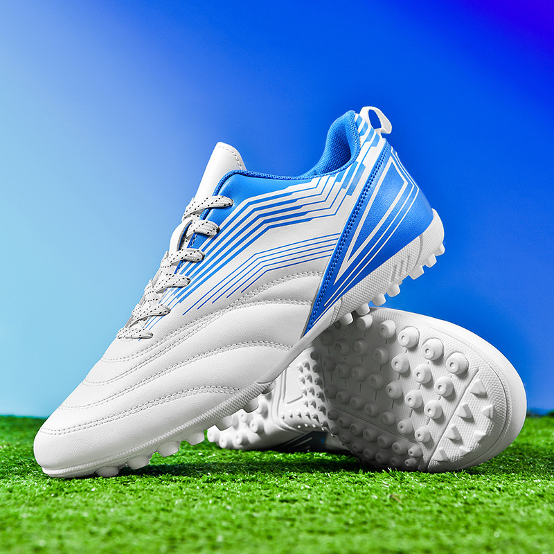 2025 nueva moda transfronteriza zapato de entrenamiento deportivo interior clavos bajos estudiantes fábrica de zapatos de fútbol juvenil