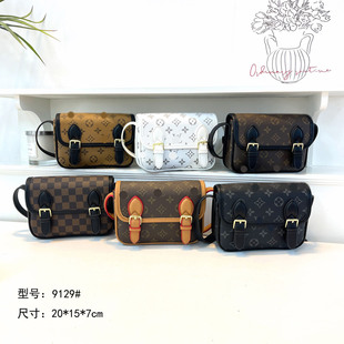 �羳���������ϻ�С����2026�¿�͹��]����r��ײɫ�μ�б��Ů��