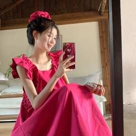 法式设计感显瘦露背沙滩裙女夏季新款三亚海边旅游度假无袖连衣裙