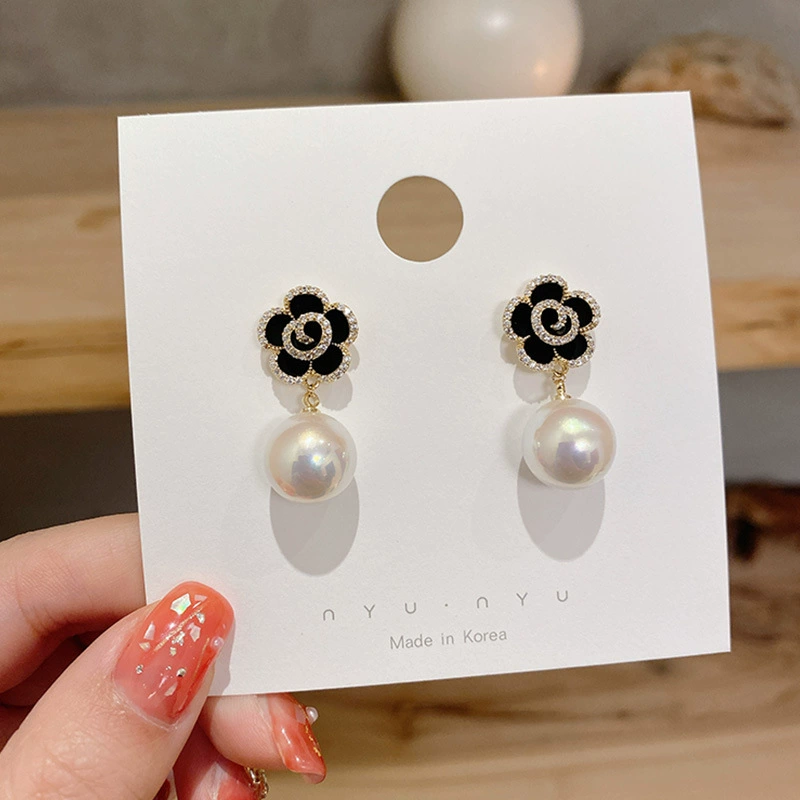 Серьги, серебряная игла 925, жемчужина и циркон floral ретро европейский стиль, лёгкий 0.036 кг