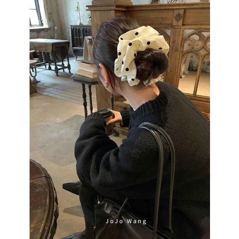 The texture is amazing! The pearlescent dots give it a classy look. This scrunchie is a stylish Korean fashion hair accessory for women