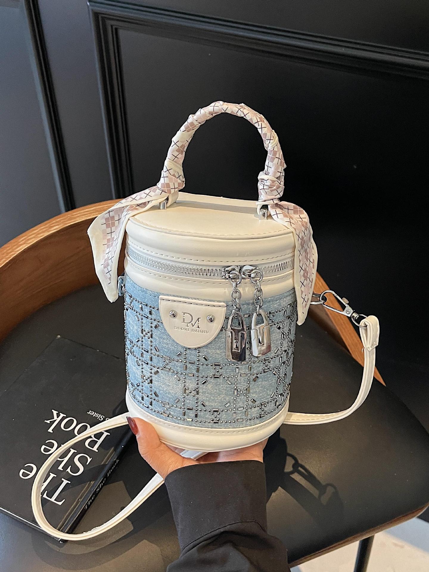 Bolso de cubo de mano de diamantes calientes de nicho popular de verano para mujer 2025 nuevo bolso de hombro de estilo occidental de moda bolso de mensajero de estilo explosivo