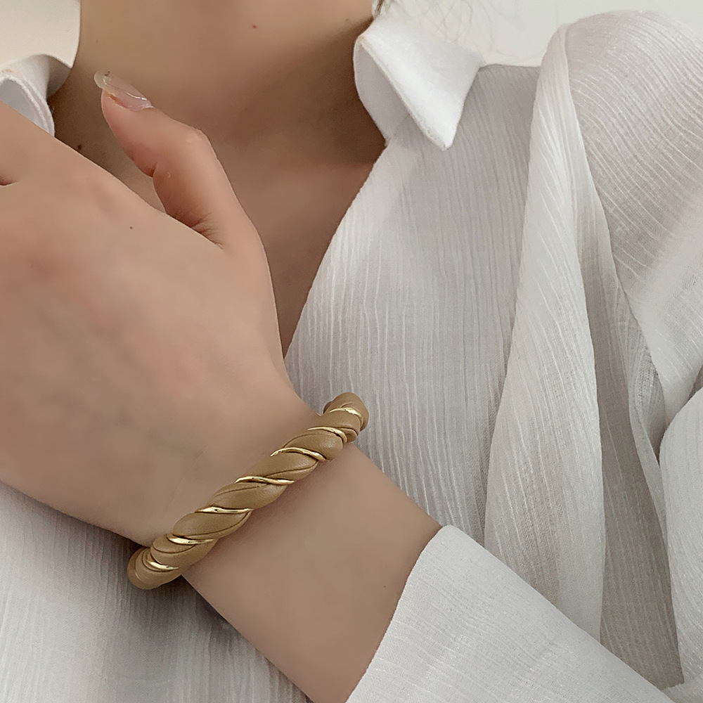 1 Piece Simple Style Geometric Pu Leather Alloy Womenu0027S Bangle