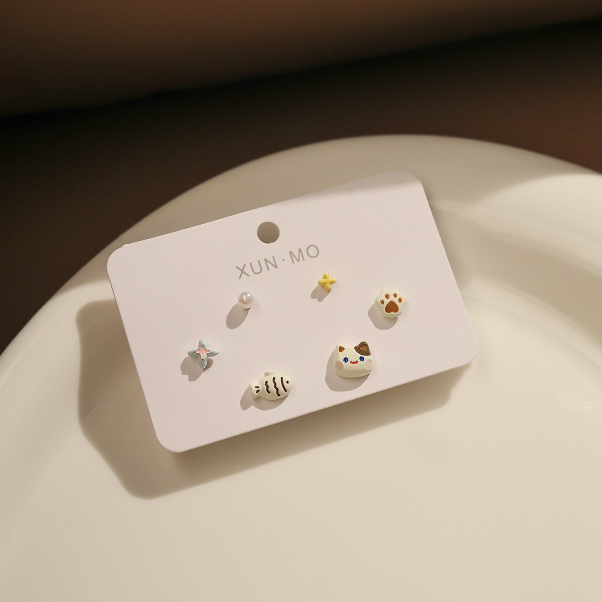 Juego de pendientes de aguja plateados, sencillos y compactos para mujer, pendientes geométricos en forma de corazón, bonitos, dulces y versátiles, venta al por mayor para puestos de mercado