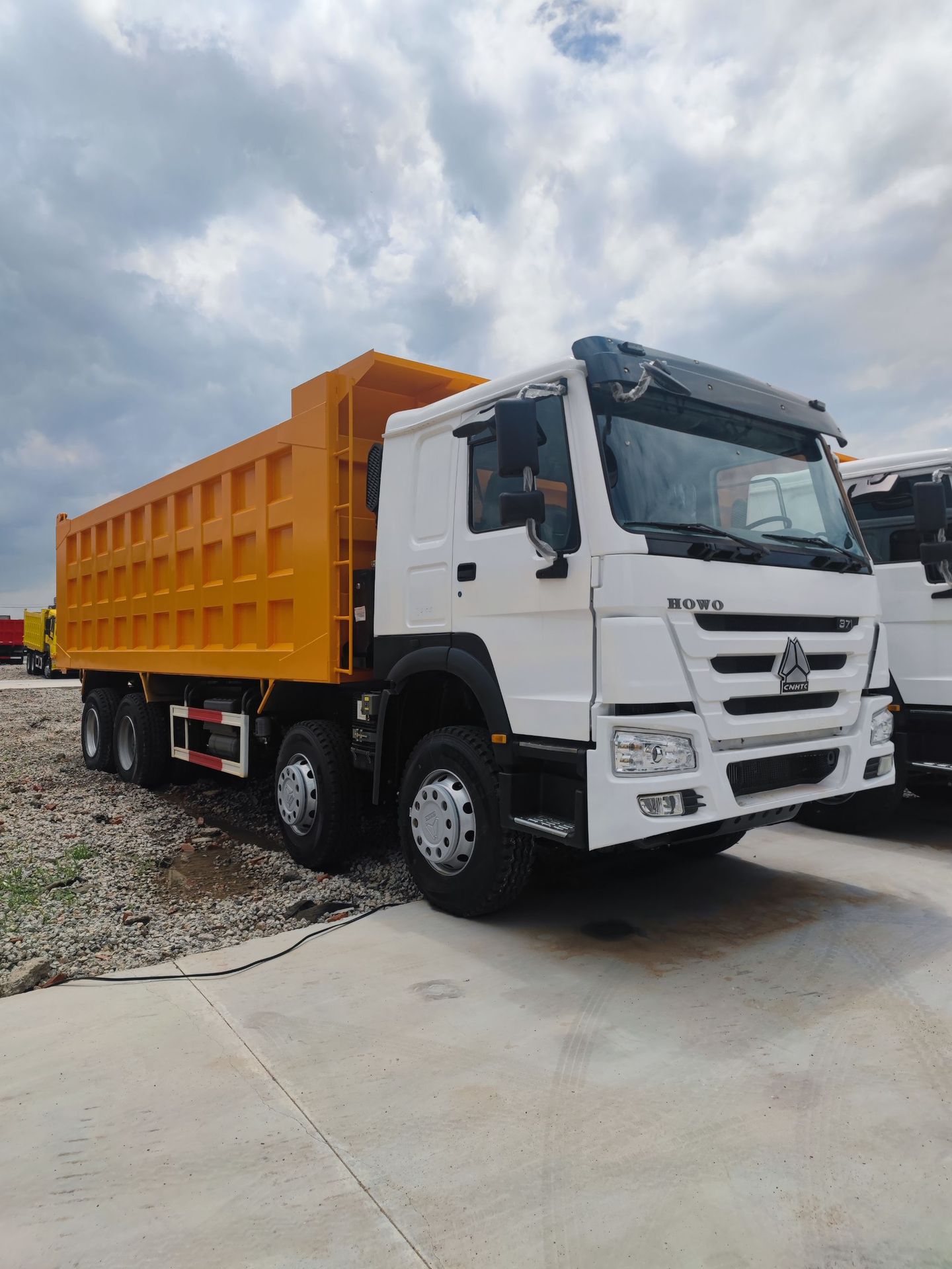Used Dump Truck for Export, Shaanxi Automobile Delong F3000 6X4 Rear Eight-Wheel Dump Truck with Weichai Engine