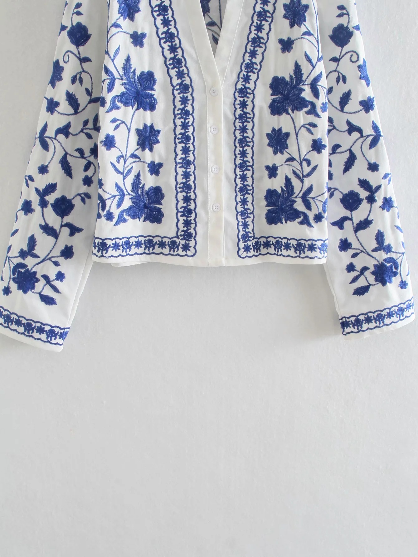 blue and white porcelain embroidered jacket NSAC48770