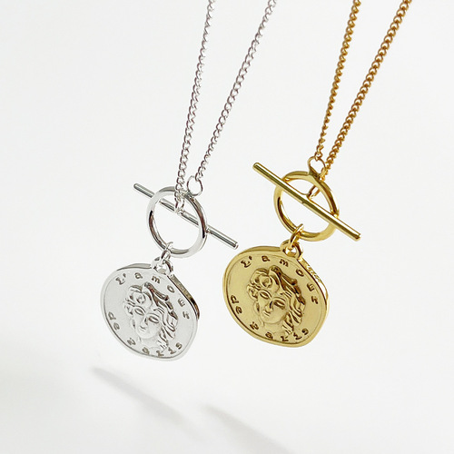 Metal Head Pendant Necklace with Korean Wave/Influencer Style, Lock Bone European Style Short Chain Necklace, Elegant Simple Chain