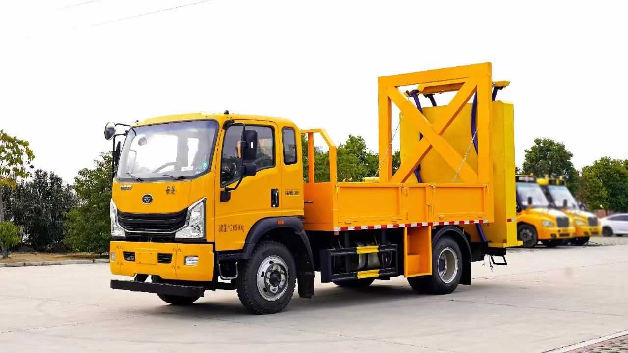 National Vi Sinotruk Haoman Highway Road Surface Construction Safety Protection 12 Ton 100K Anti-Collision Buffer Truck