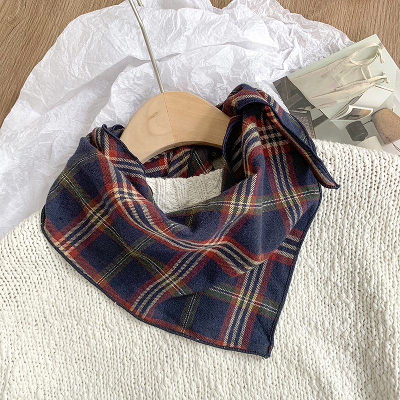 Bufanda triangular babero nuevo estilo retro azul marino pañuelo de seda a cuadros de alta calidad