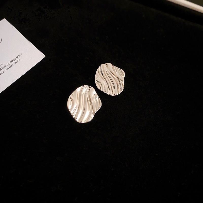 Nicho de diseño de plata amor geometría bola aguja de plata pendientes transfronterizos venta caliente minimalista viento frío fábrica de alto nivel image 18