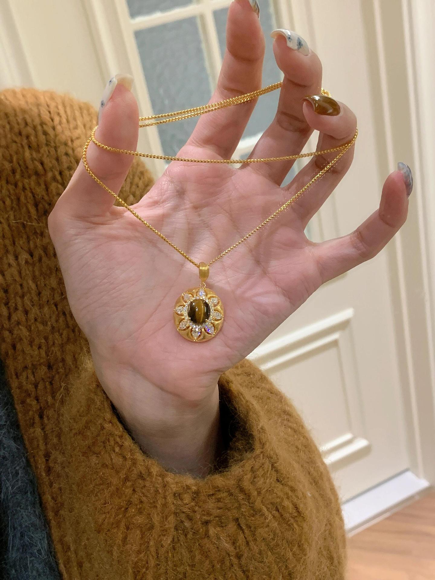 Light Meladra Silk Sunflower Necklace For Women, Vintage European And American Style Sweater Chain, Niche_voghion.com