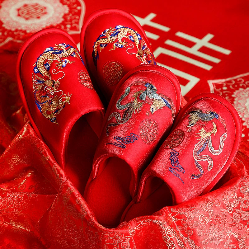 Зимние хлопковые тапочки Свадебные праздничные красные пары Свадебные туфли невесты Сопровождающая пара Новобрачные высококачественные тапочки для женщин