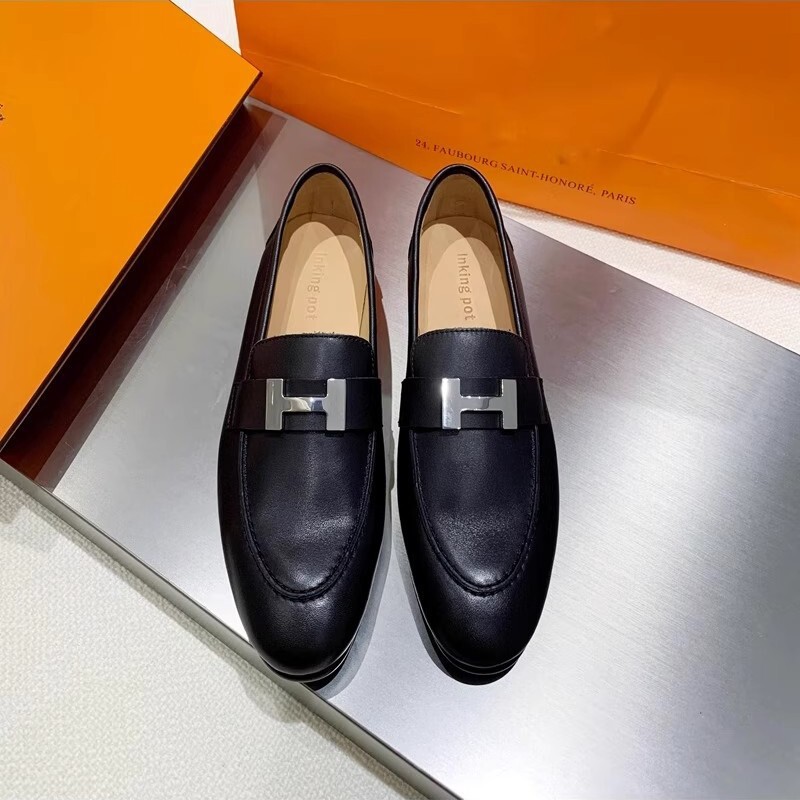 European Station 2025 New Flats-Soled Business Casual Fashion British Metal Letter Slip-On Loafers Genuine Leather Soles