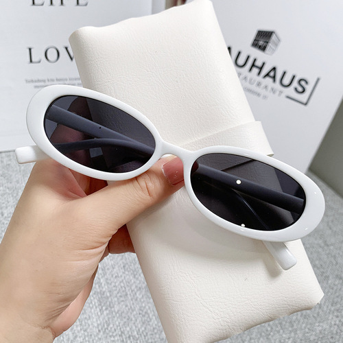 New stylish European and American cat-eye sunglasses—unique, trendy, and perfect for no-makeup street-style photos; unisex design with excellent sun protection.