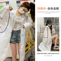 白い帽子付きの日焼け止め服の女性の夏の中で、ゆったりとしたカジュアルな帽子付きコートの上着のジッパー付きの薄いタイプの外付け
