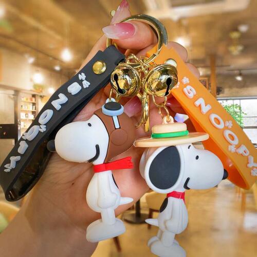 Cartoon Cute Snoopy Keychain Personalized Charlie Doll Car Keychain Pendant Fashion Small Gift Wholesale