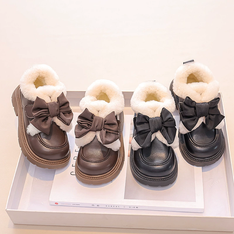 Дропшиппинг детские ботинки для девочек, короткие ботинки из натуральной кожи, новинка 2024 года, осенне-зимние, плюшевые, зимние, хлопковые туфли для малышек.