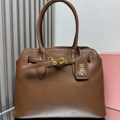 miu Miu 2024 人気のポータブルトートバッグ大容量レトロブリーフケースシェルバッグシングルショルダークロスボディショッピングバッグ
