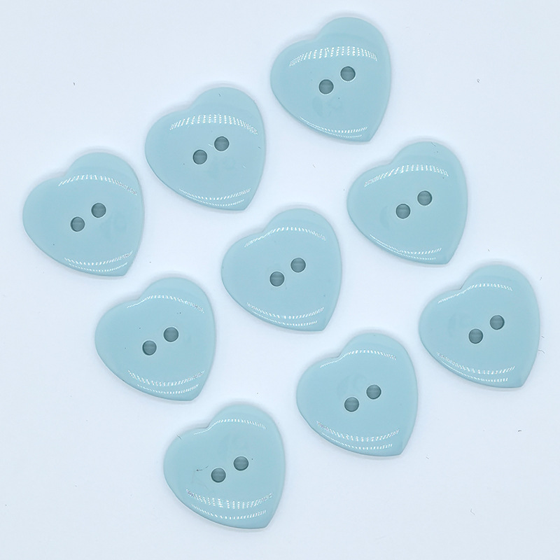 现货2.2CM树脂浅蓝色爱心两眼有光纽扣装饰扣子