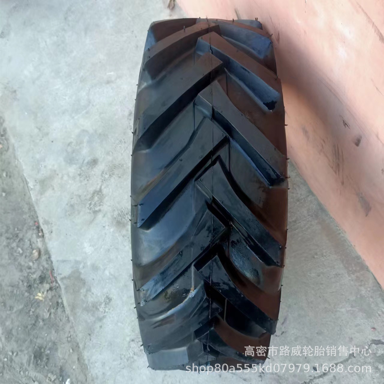 10.0/75-15.3 农用轮胎 人字花纹 R-1 联合收割机后轮