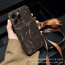 潮牌电镀斜挎手机壳适用苹果15promax全包皮质保护套16Pro高级感