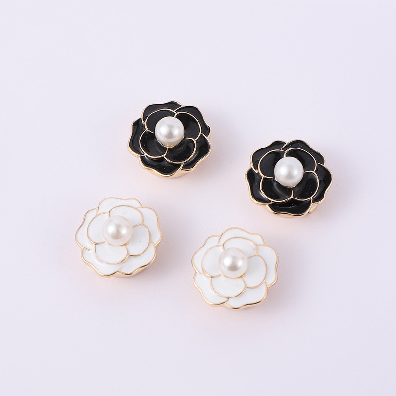 New Three-Dimensional Flower-Shaped Pearl Cufflinks, Elegant Women's Shirt Clothing Cuffs, Light Luxury Simple Style Clothing Buttons