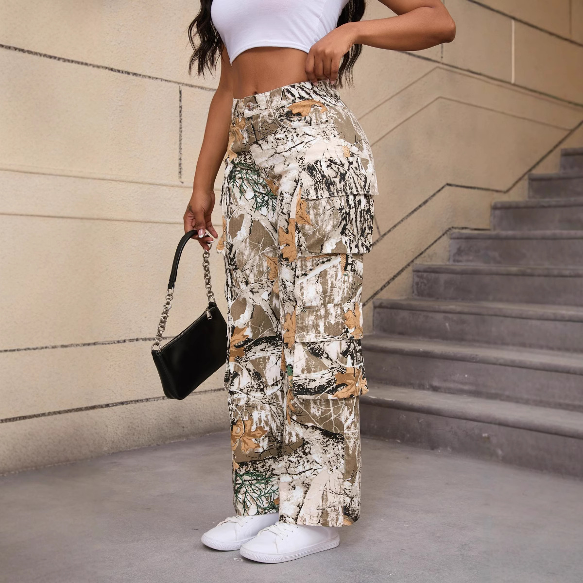Nuevos jeans de trabajo con estampado de camuflaje estilo europeo y americano para mujer, otoño 2026, cintura alta, corte holgado, talla grande, en stock.