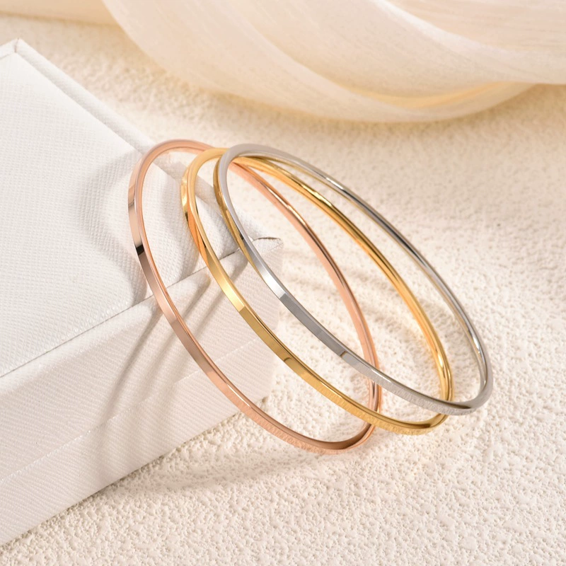 Golden glossy universal bracelet stainless steel, 18 carat, pink gold, 2mm, simple and elegant design