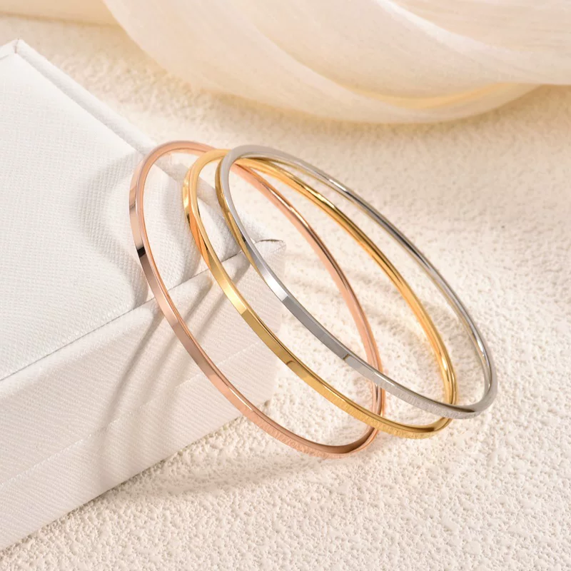 Golden glossy universal bracelet stainless steel, 18 carat, pink gold, 2mm, simple and elegant design