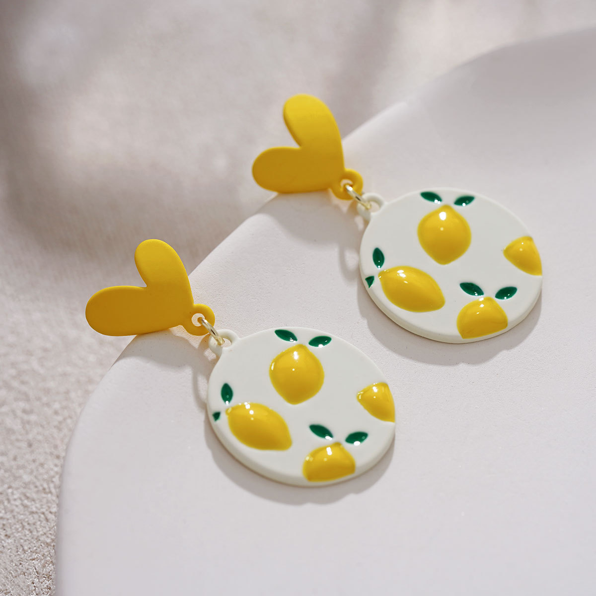 Simple Heart Shape Lemon Round Earrings display picture 6