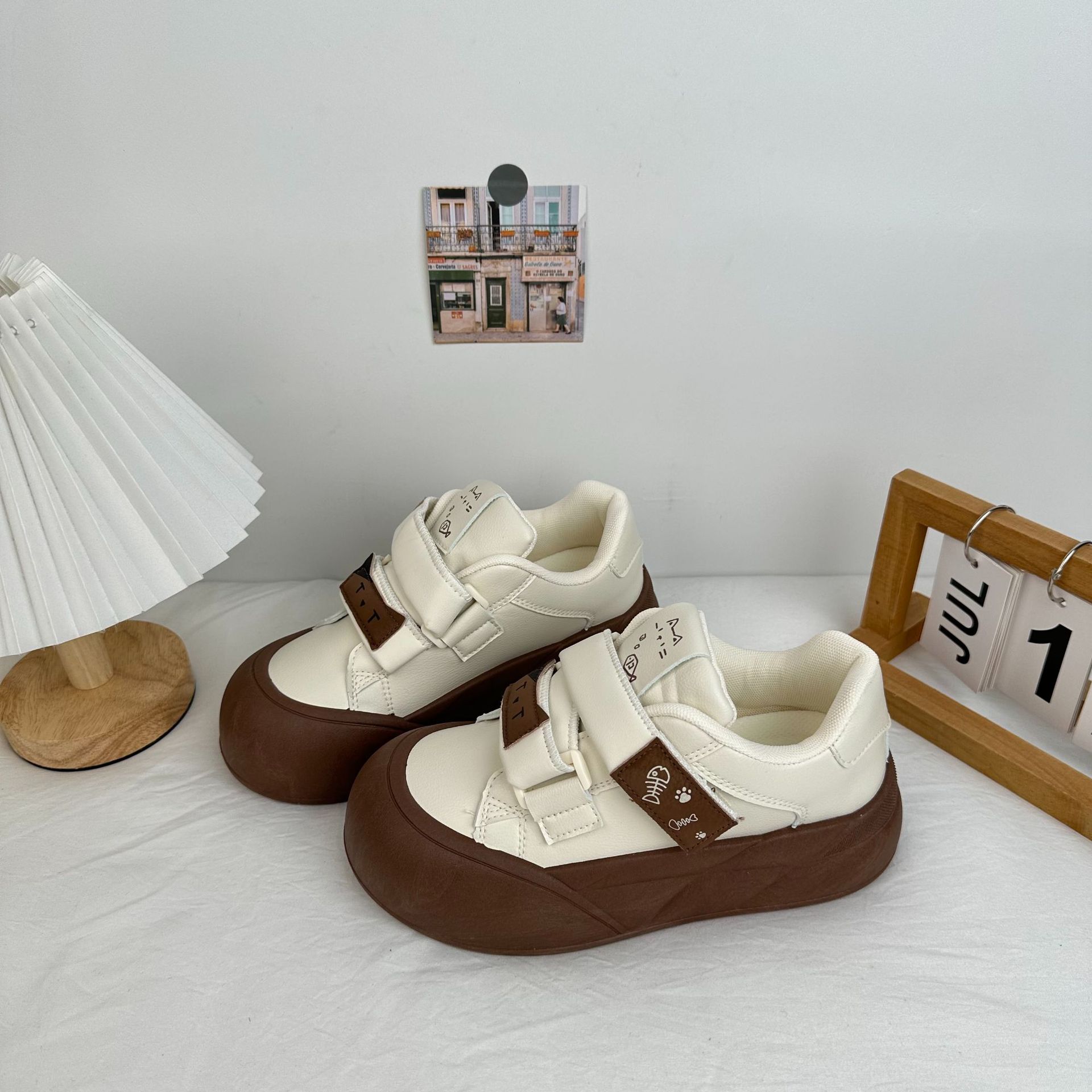 Zapatos de pan de ondas largas 2024 otoño versátiles in-viento zapatos de mujer pequeños zapatos casuales coreanos zapatos blancos para mujeres image 3