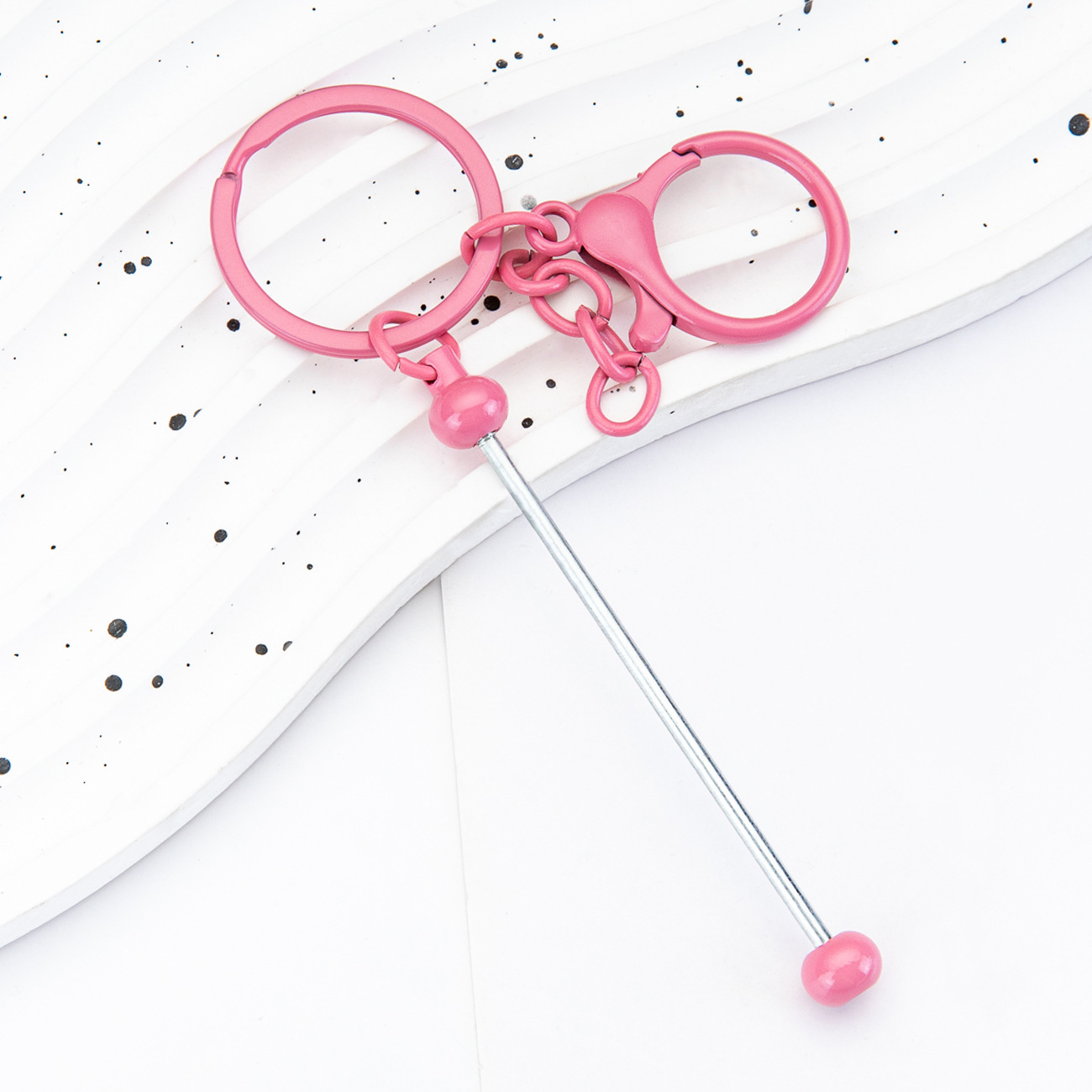 Nuevo DIY cuentas llavero al por mayor pequeño regalo colgante llavero de metal llavero de color gradiente