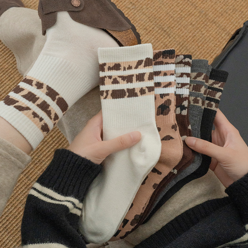 Cross-border hot-selling leopard print socks for women, mid-calf socks for autumn and winter, retro sports socks with double stripes, casual long socks Cross-border hot-selling leopard print socks for women, mid-calf socks for autumn and winter, retro sports socks with double stripes, casual long socks