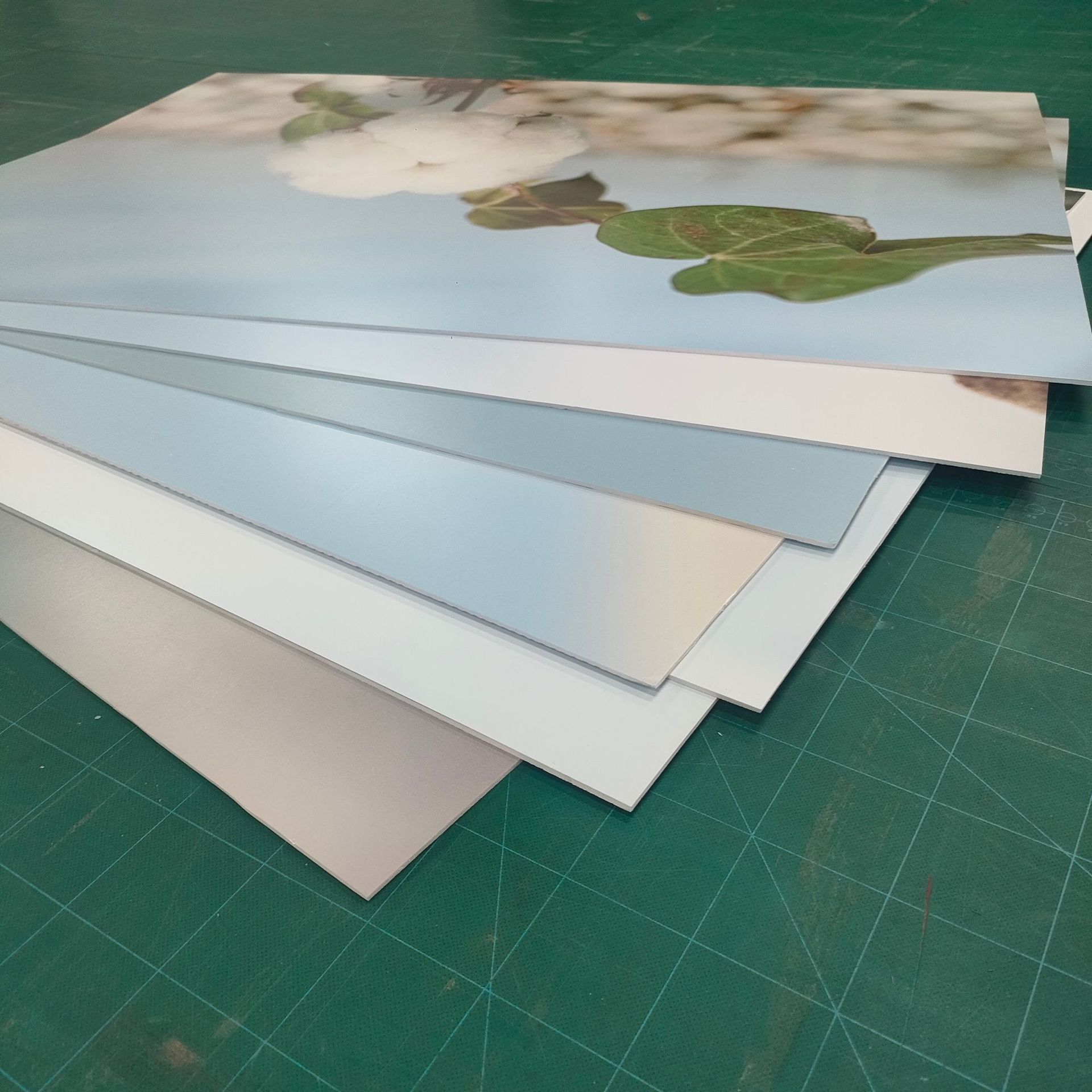 新款海报喷绘写真制作 广告喷绘精致装饰PVC板高清画面制作