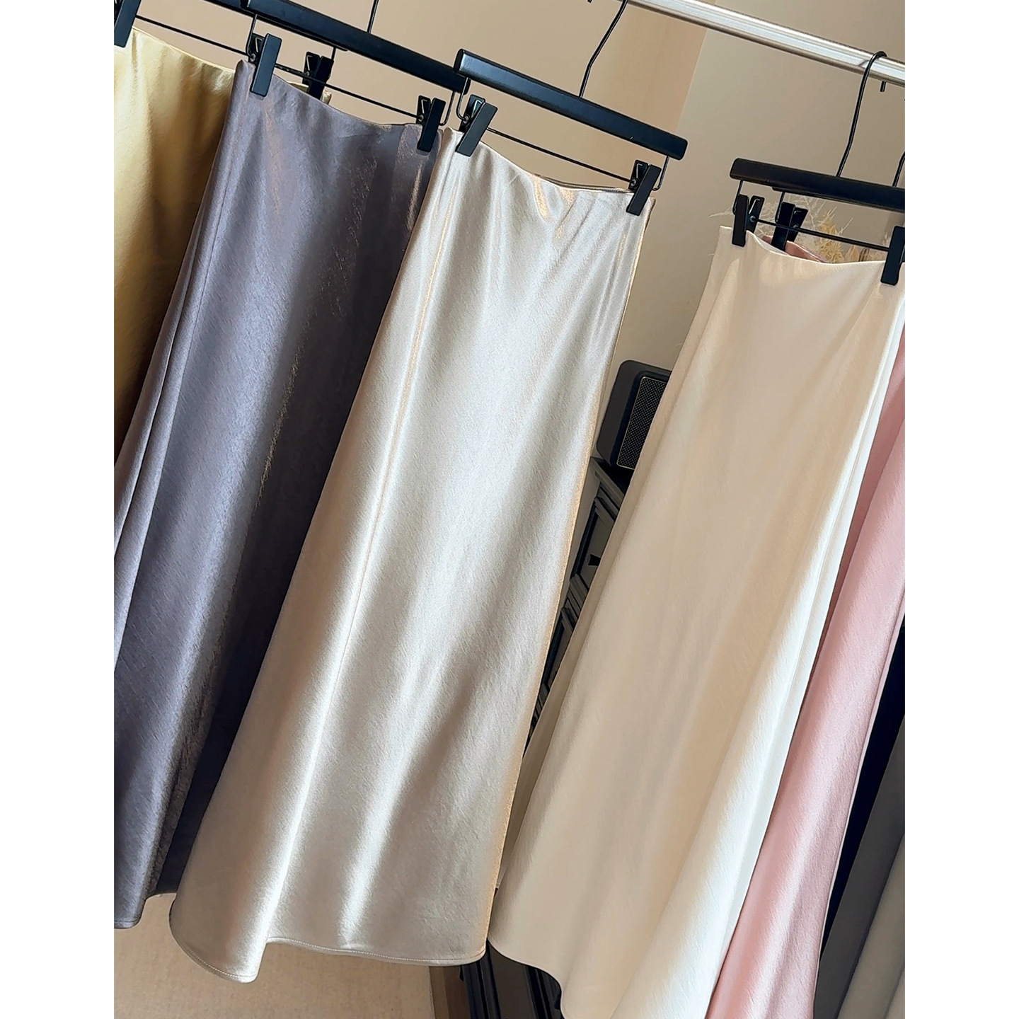 2025 New Thickeneded Acetate Satin Silky Glossy Fishtail Skirt Women's A-Line Hip-Hugging Slimming Look Draped Skirt