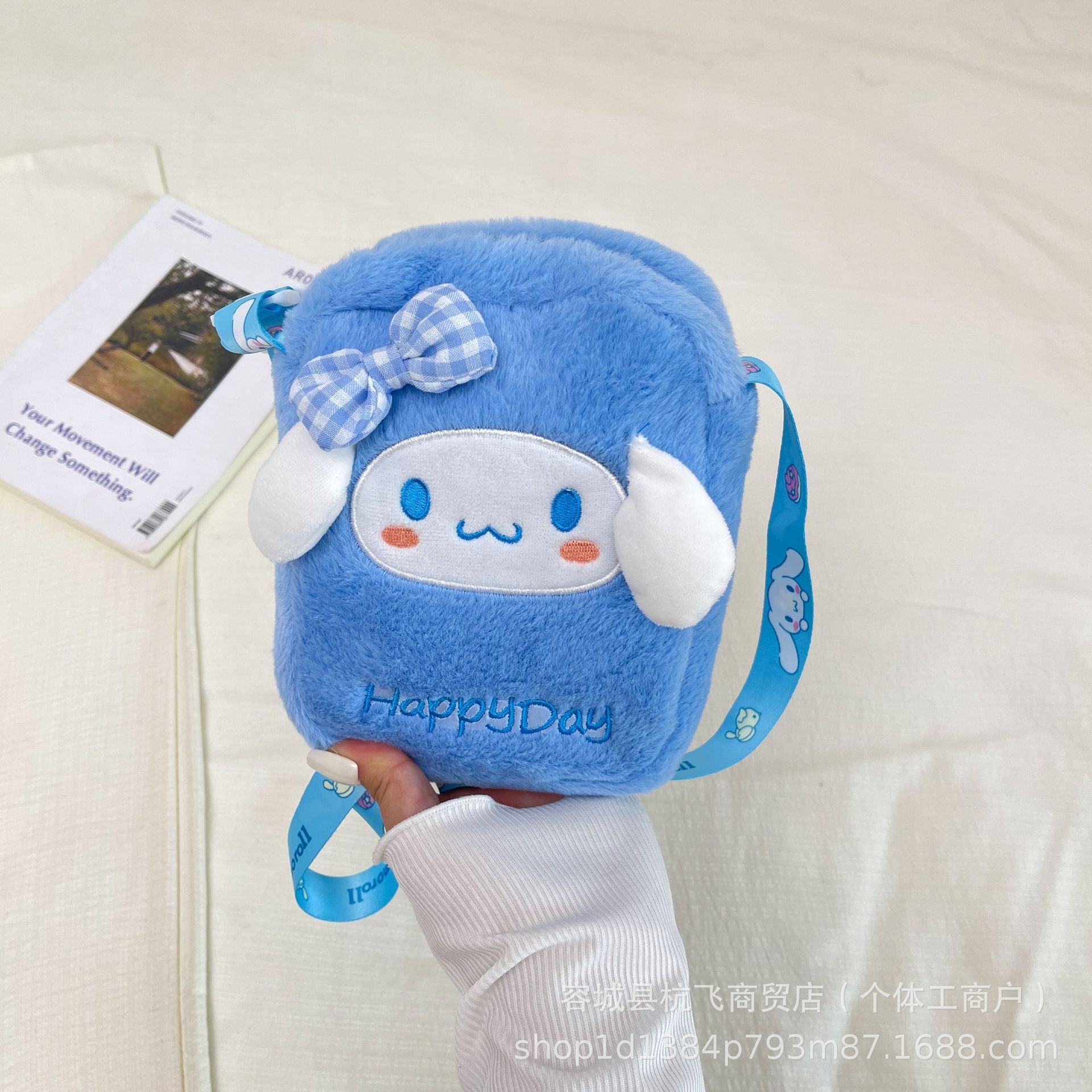 Venta al por mayor de fábrica bolsa de felpa juguete bolsa de mensajero Kulomi peluche de oso de fresa bolso japonés Sanrio