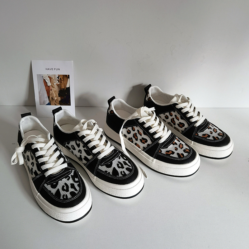 小白鞋女夏季薄款透气镂空运动鞋豹纹小众帆布鞋子女2021年ins潮