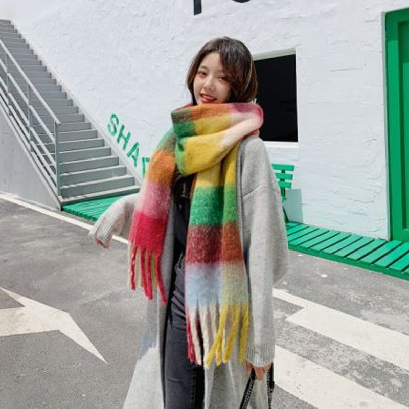 Demi-season keep warm scarf made of faux fur