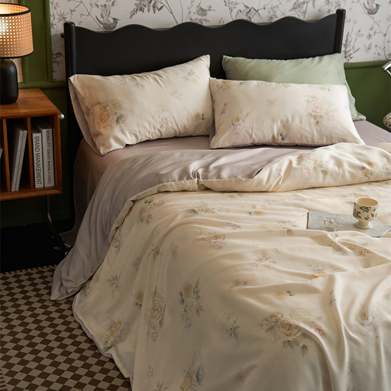 Housse de couette d'été en soie glacée, imprimée de petits motifs floraux en Tencel, quatre pièces, en fibre de lyocell, sensation de fraîcheur. Drap-housse soyeux pour un sommeil sans effort._voghion.com