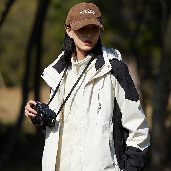 Camel-style 3-in-1 jacket for men and women, suitable for autumn and winter, with detachable inner lining, outdoor windproof two-piece set with logo print