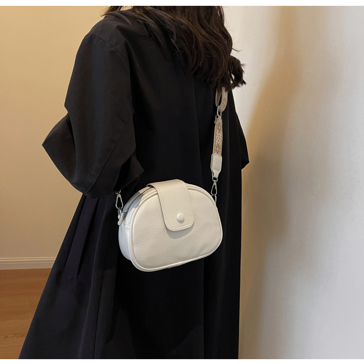 Women's Small Pu Leather Solid Color Streetwear Cloud Shape Flip Cover Crossbody Bag display picture 2