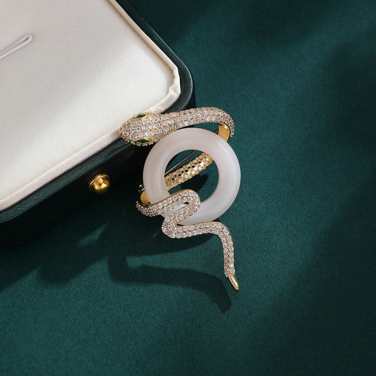 2025 nuevo broche de serpiente de viento de China, flor de pecho de alta calidad, diamante completo imitación de jadea, accesorios de broche de traje image 4