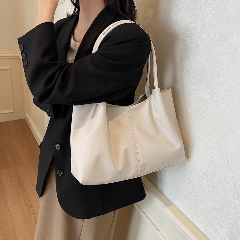 Baja de diseño de nicho popular este año, nicho japonés y coreano de gran capacidad, bolso de hombro para viajes diarios.