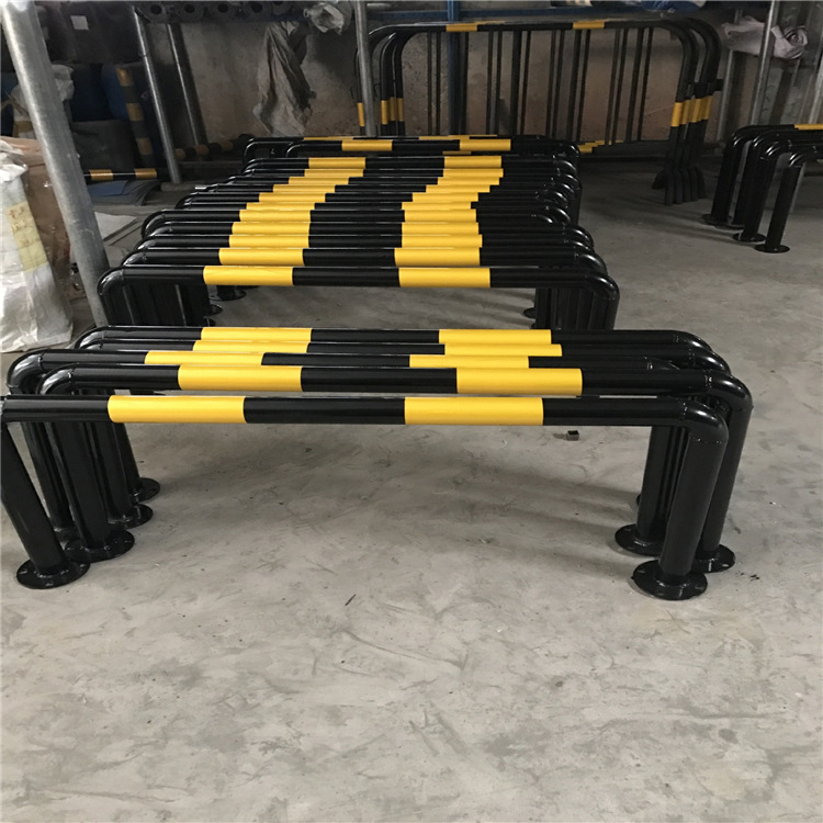 厂家钢管定位器 龙门挡车器 M型道路隔离栏 U型防撞护栏