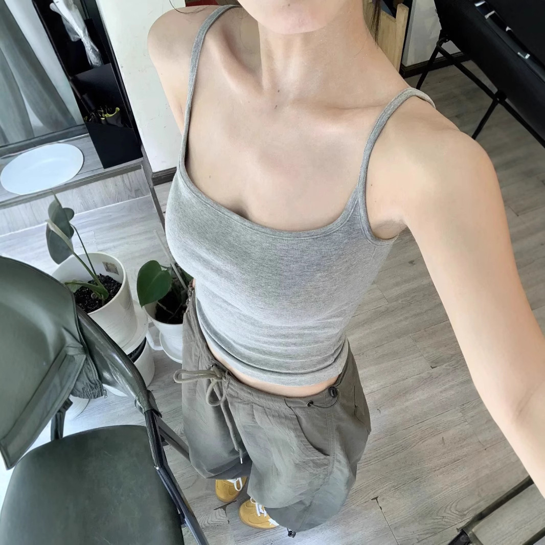 艾纯诗高品质白色不透吊带！肩带可调节！胸垫可拆卸！百搭不挑人