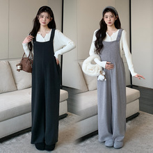 孕妇装2025秋冬新款时尚加绒保暖外穿宽松遮孕肚时装背带裤套装潮