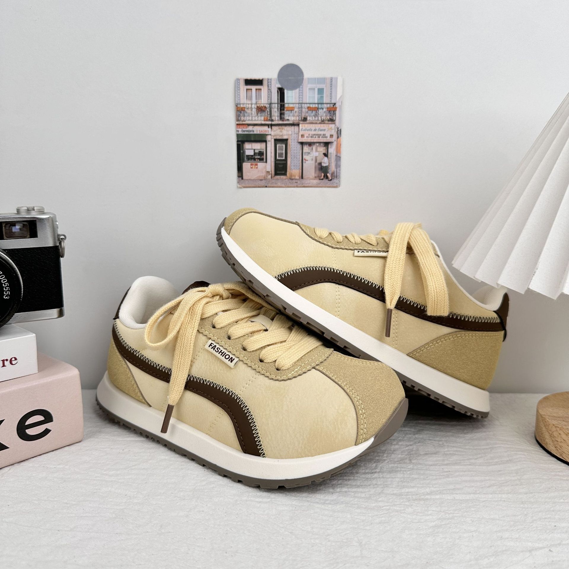 Zapatos de entrenamiento de ondas gruesas para mujeres 2025 nueva moda chic estilo de Hong Kong variedad de zapatos deportivos casuales Agam